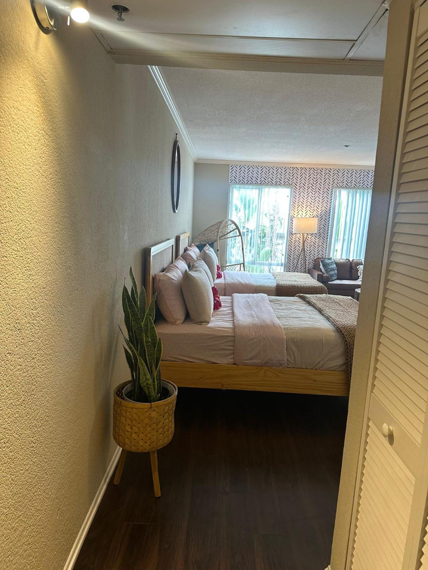 Loft Apartments At Hollywood Free Parking Close To Studios Universal Лос Анджелис Екстериор снимка